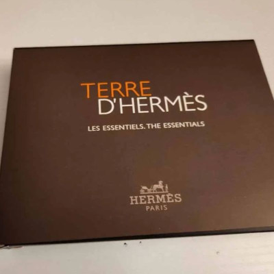 Terre D'Hermes LES ESSENTIELS. THE ESSENTIALS