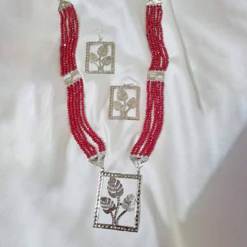 MEYARA MAROON NECKLACE